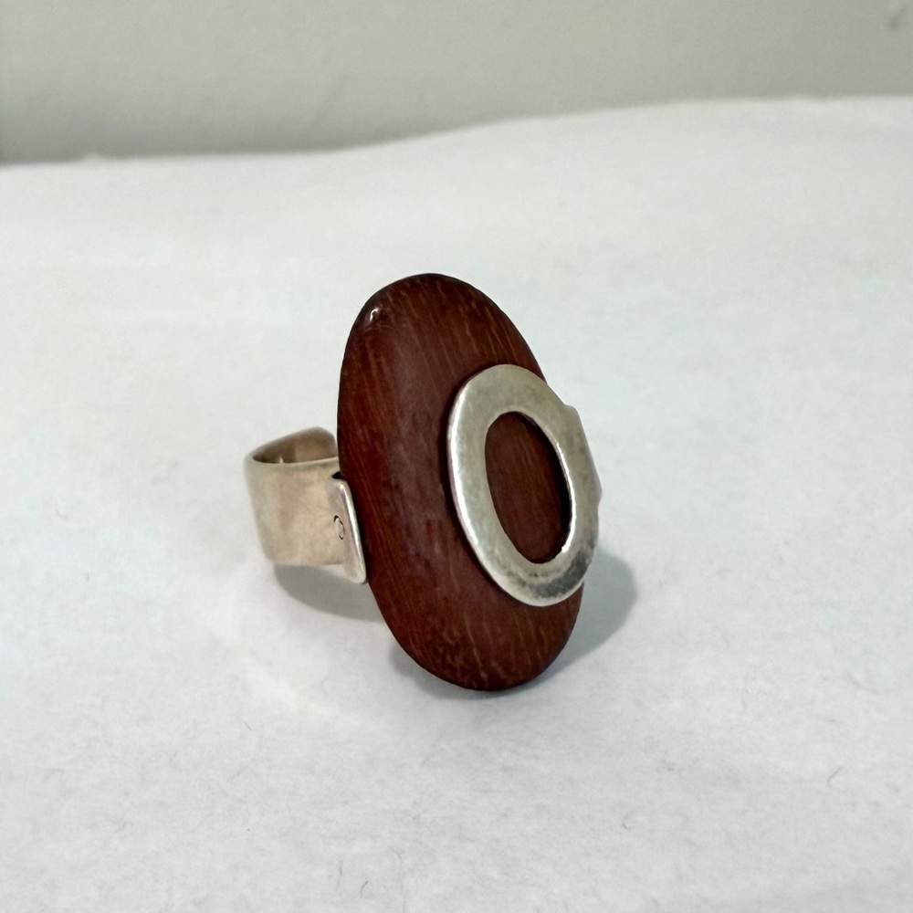 Artisan 950 Sterling Silver Ring Featuring an Oval Wood Inlay